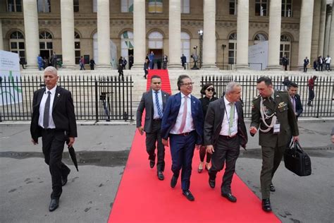 Francia donará recursos para financiar la reforma agraria en Colombia