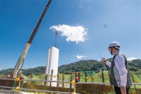 大漢溪跨河吊橋主塔吊裝 預計111年9月完工 打造生態旅遊及環境教育新亮點 台灣焦點與掌故