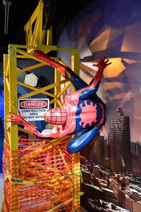 Estatua De Spiderman En Madame Tussauds Nueva York En La Ciudad De