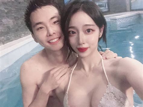Streamer Phàm Phàm quên tắt camera khi đang nude cực HOT