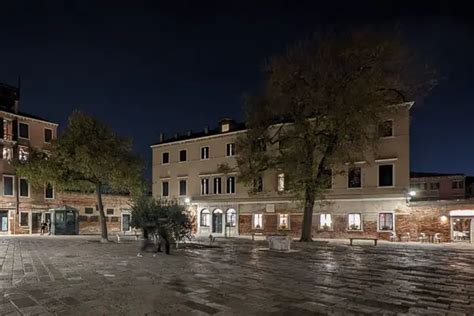 Public Benches And Other Free Places To Sit Venice For Visitors