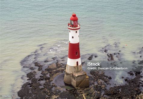 Mercusuar Beachy Head Yang Terkenal Terletak Di Pantai Berbatu Beachy Head Tebing Tanjung Kapur ...