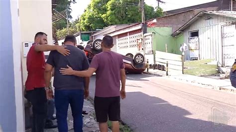 V Deo Motorista Perde Controle E Capota Em Rua Da Zona Centro Oeste De