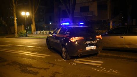 Riccione Rubano Auto E Scappano Sul Lungomare Folle Inseguimento In