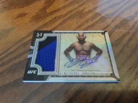 Carte Autographe Topps Ufc Museum Swatch Demetrious Johnson