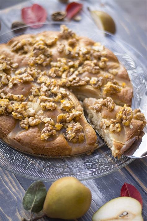 Saftiger Birnenkuchen mit karamellisierten Walnüssen Simply Vegan