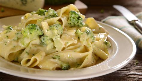 Pasta Ai Quattro Formaggi E Broccoletti Cremosa E Pronta In Pochi Minuti