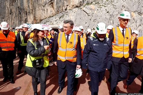 Foto Spojen Most Cetina U Omi U Na Sve Anosti I Plenkovi Poslovni