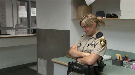 Watch Las Vegas Jailhouse Season 4 Episode 9 Under Mom S Thumb Peacock