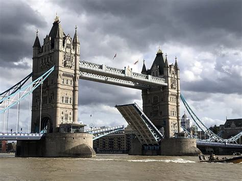 Verkehrschaos In London Nach Panne An Tower Bridge Sn At