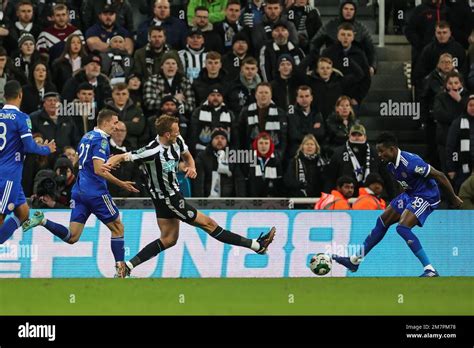 Dan Burn 33 Di Newcastle United Segna Per Renderlo 1 0 Durante Il