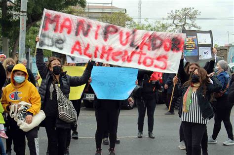 Manipuladoras De Alimentos Se Manifiestan En Rechazo Del Standar Pae