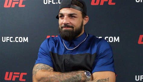 Mike Perry wants Robbie Lawler at UFC 245, gives update on nose injury