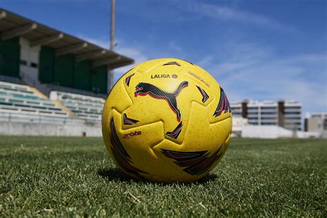 LaLiga presenta el Orbita Yellow el nuevo balón de invierno del fútbol