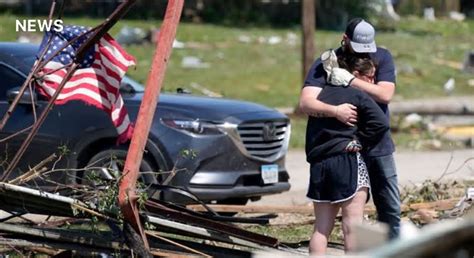 Al Menos Cinco Muertos Y Heridos Por El Paso De Numerosos Tornados