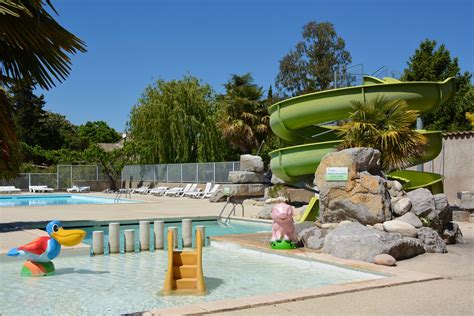 Camping Le Chamadou 4 étoiles Sud Ardèche toboggan aquatique piscine