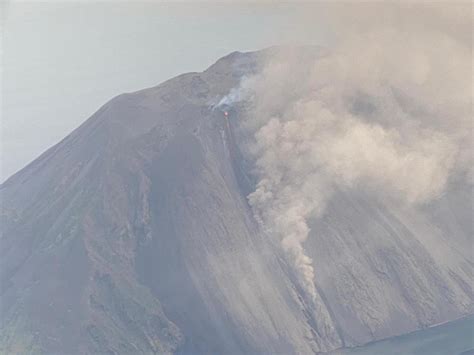 Stromboli Ripresa La Colata Lavica A Vulcano Vietato Scalare Il