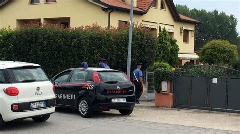 Tentato Omicidio Al Culmine Di Una Lite Familiare Figlio Rischia Di