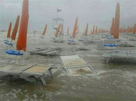 Allerta Meteo lunedì arriva la tempesta di fine estate forte maltempo