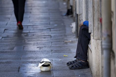 Over 2 Million Italian Families In Absolute Poverty Istat Il Globo