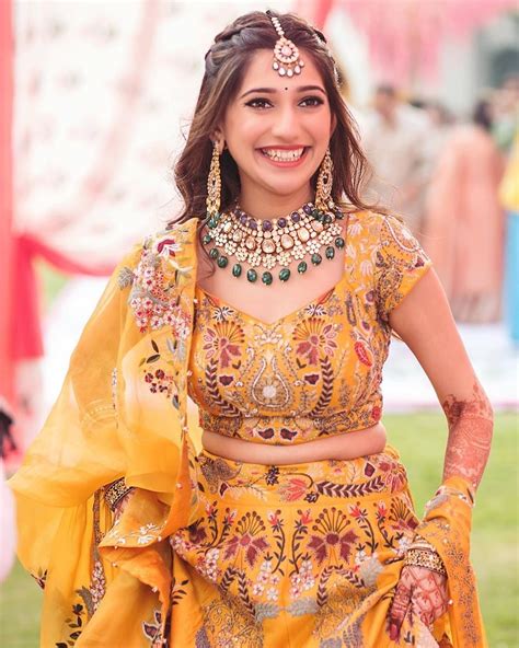 25 Latest Mehndi Outfits For The Bride To Be Get Inspiring Ideas For