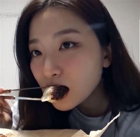 Seulgi Eating Ptkorea