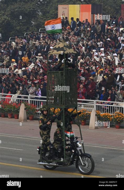 NEW DELHI INDIA JANUARY 26 All Women Daredevils From Central Armed