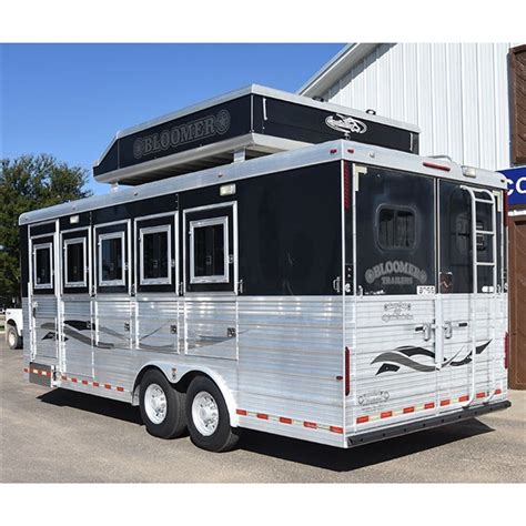 2008 Bloomer 5 Horse Bumper Pull Horse Trailer