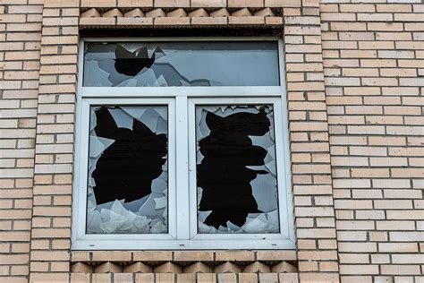 F R Versicherte Glas Sch Den Bei Sturm Und Hagel Ger Stet Deutsche