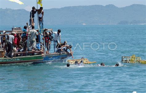 Larung Sesaji Antara Foto