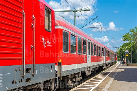 Regionalzug In Wrist In Schleswig Holstein Bahn Bus Bilder De