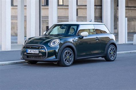 2023 MINI Hardtop 2 Door Cooper SE Signature