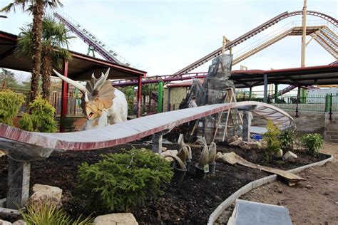 New Dinosaur Theme Park World At Paultons Park Hampshires Top Attractions