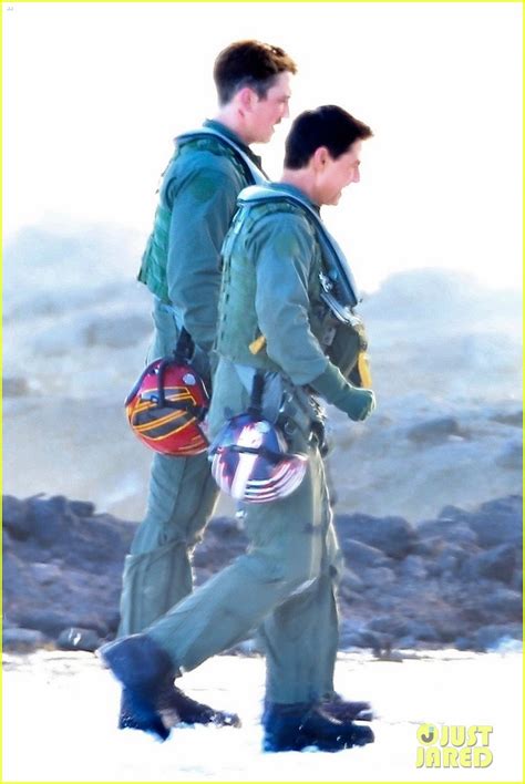 Tom Cruise Miles Teller Wear Matching Flight Suits For Top Gun