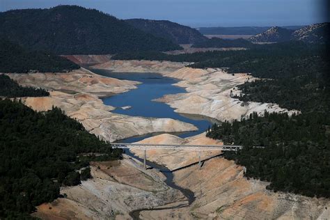 Photos show dramatic difference in water levels at Lake Oroville from ...