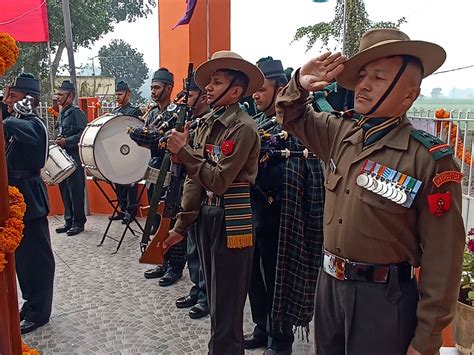 सैन्य अधिकारियों ने शहीद को दी श्रद्धांजलि शहादत को सलामी भी दी गई