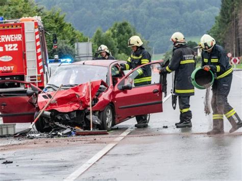 Frontalzusammensto In O Eine Tote Und Drei Verletzte Sn At