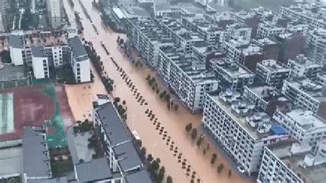 南方多地遭暴雨侵袭