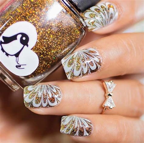 53 Sparkling Holiday Nail Art Designs To Try This Christmas Fashionisers© Gold Nail Art