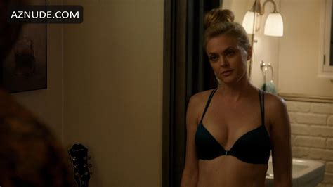 ELAINE HENDRIX Nude AZNude