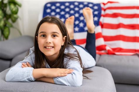 Feriado patriótico criança feliz menina criança bonitinha