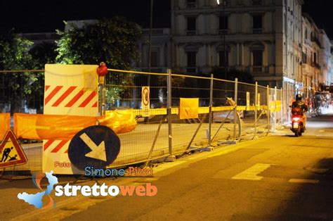 Reggio Proseguono I Lavori Per Piazza Duomo Ristretta La Strada Foto