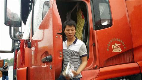 Photos: What a Chinese truck stop is like