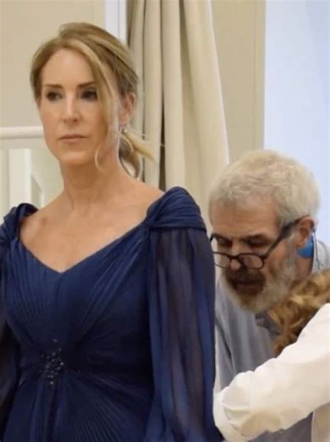 El vestido de madrina de Carolina Molas un espectacular diseño azul