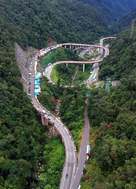 Menyusuri Tikungan Tajam Jembatan Kelok Sumatera Barat Merdeka