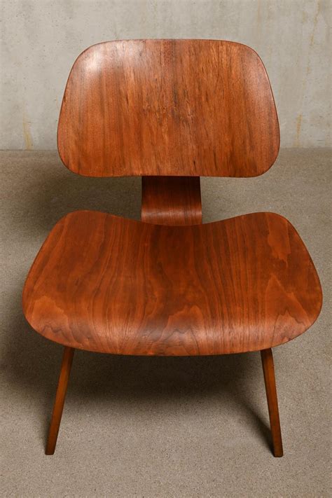 Charles And Ray Eames Vintage Lcw Lounge Chair In Walnut Plywood For