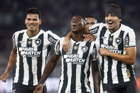 Botafogo vence Atlético autoridade e está a um ponto da liderança