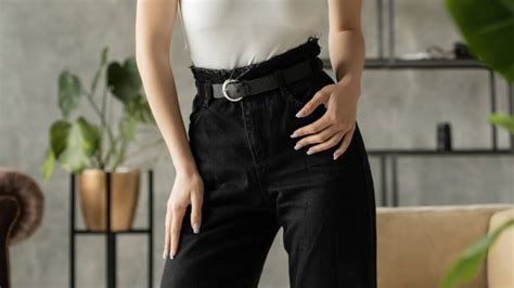 Mom Jeans Con Botas El Combo Perfecto Para Un Look Trendy