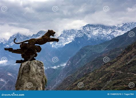 Tiger Leaping Gorge In Shangri La Yunnan Province China Stock Photo