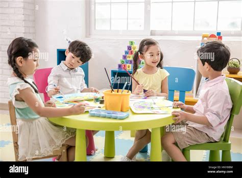 Maternelle Dessin Banque De Photographies Et Dimages à Haute